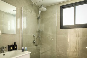 Bathroom - Charming Home in the Heart of Haifa (Haifa)