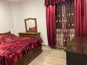 2 habitaciones, tabla de planchar con plancha, wifi y ropa de cama