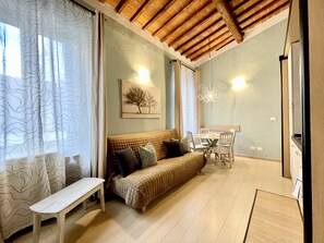 TV - APARTMENT 'ORCHID' WHIT ONE BEDROOM.  (Firenze)