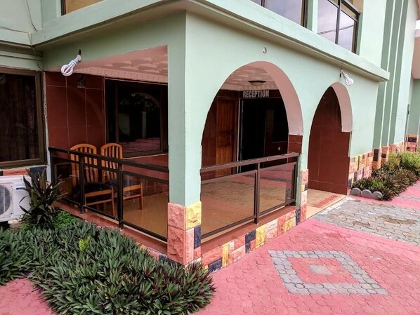 تفاصيل الفندق من الخارج