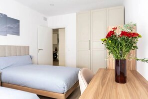3 habitaciones, escritorio, tabla de planchar con plancha y wifi 