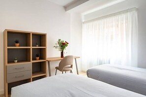 3 bedrooms, desk, iron/ironing board, WiFi