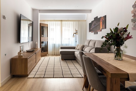TV. Nuevo apartamento en el centro Carlos III