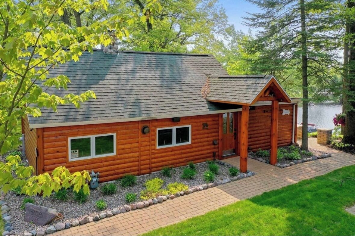 Cozy waterfront cabin retreat in Crivitz WI
