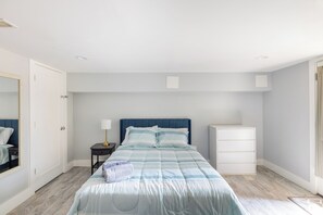 1 bedroom, desk, free WiFi, bed sheets