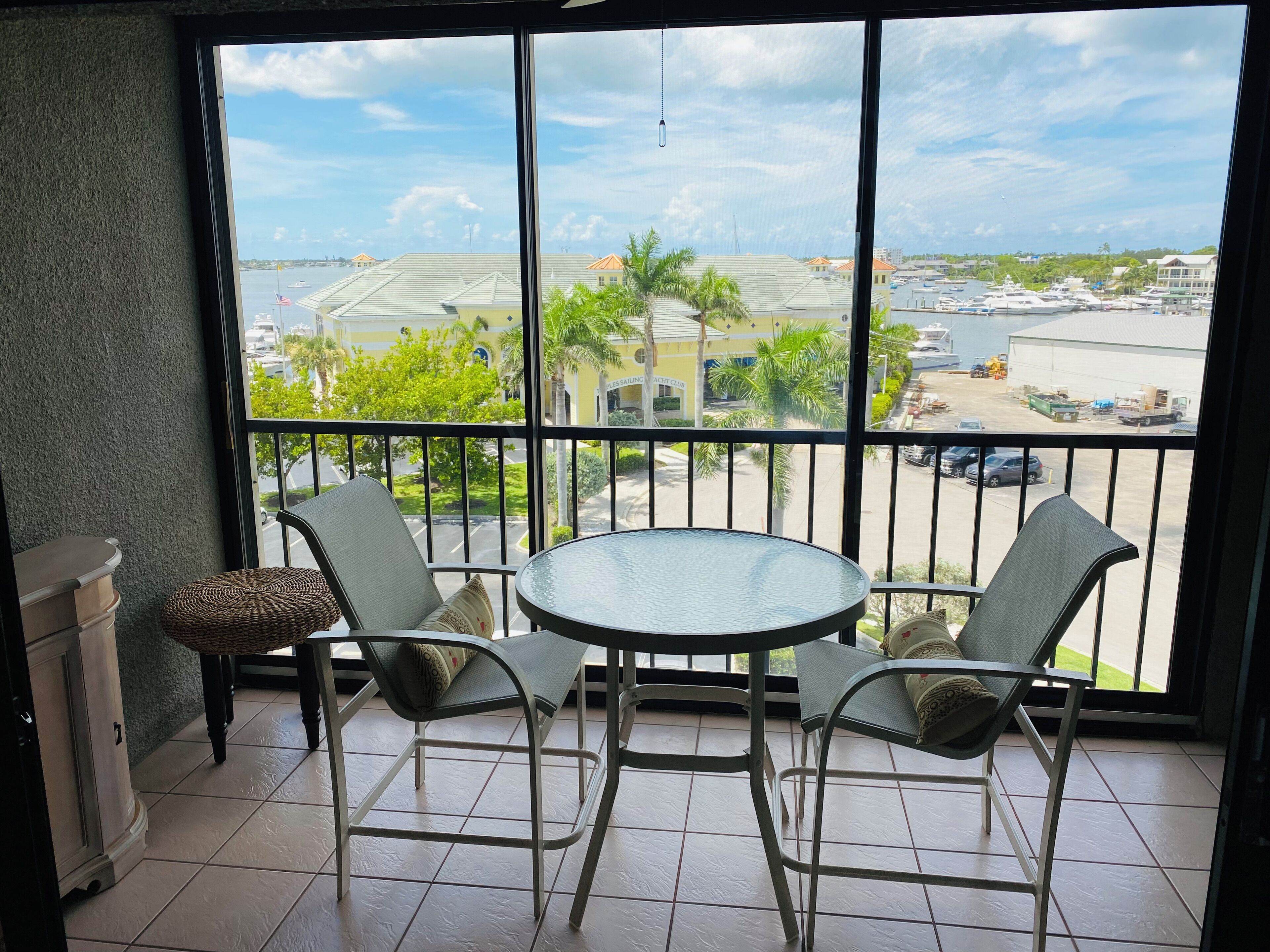 Beau Mer Top Floor 1-Bedroom Condo with Beautiful View of Naples Bay and Sunsets