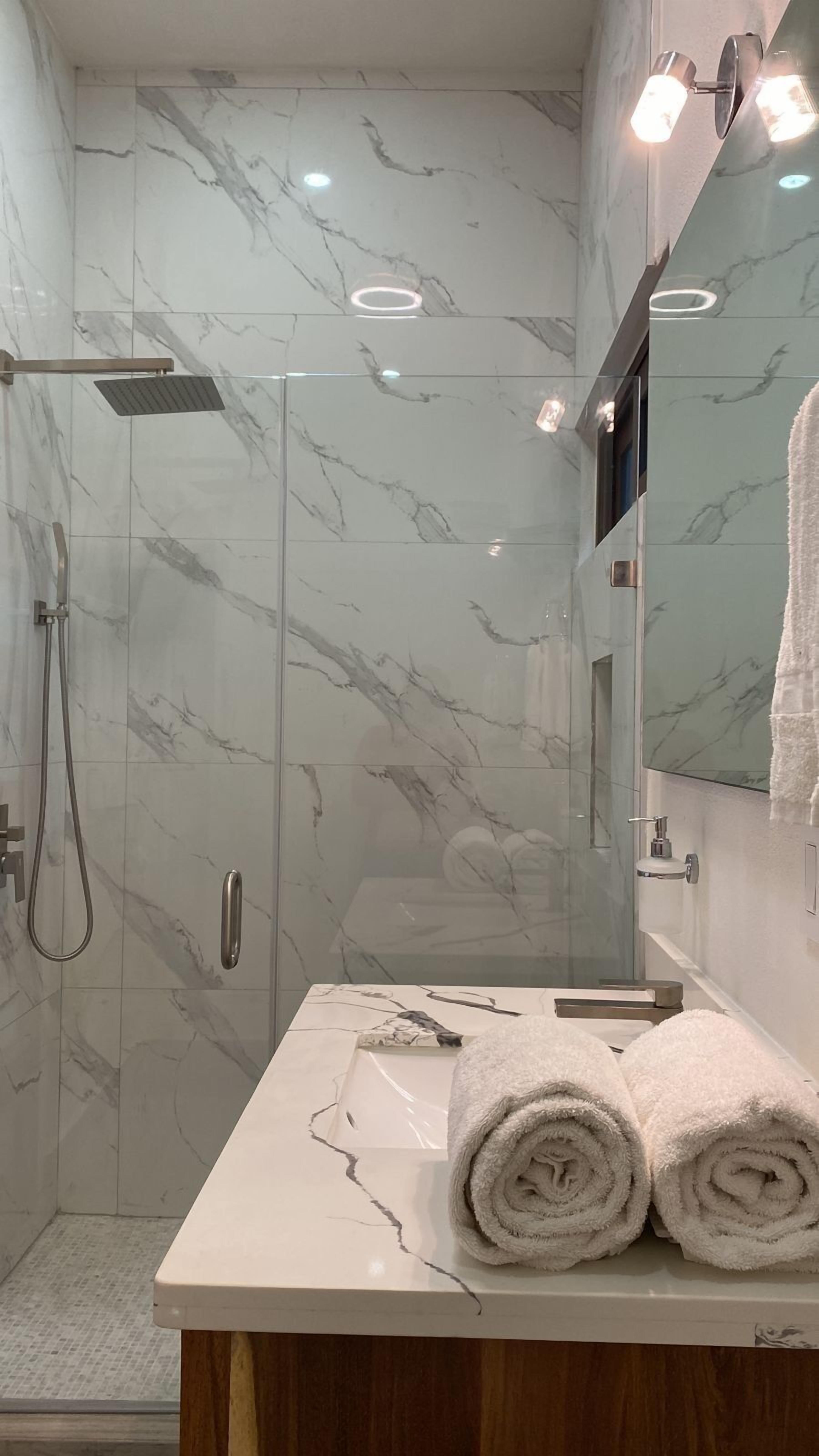 Bungalow Confort | Baño | Secadora de cabello y toallas 