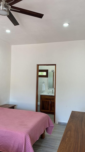 Basic Bungalow, 2 Queen Beds - Africa 4 (San Francisco)