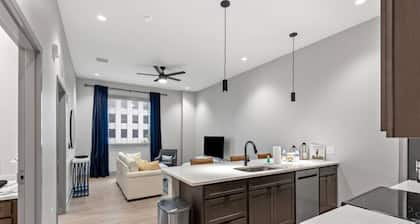 175 LEX - Spacious Two Bedroom - Near Rupp Arena!