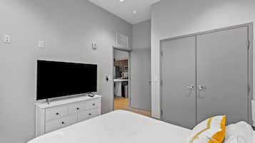 2 bedrooms, desk, iron/ironing board, travel crib