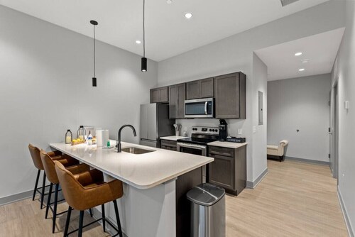 175 LEX - Spacious Two Bedroom - Near Rupp Arena!