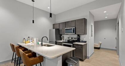 175 LEX - Spacious Two Bedroom - Near Rupp Arena!