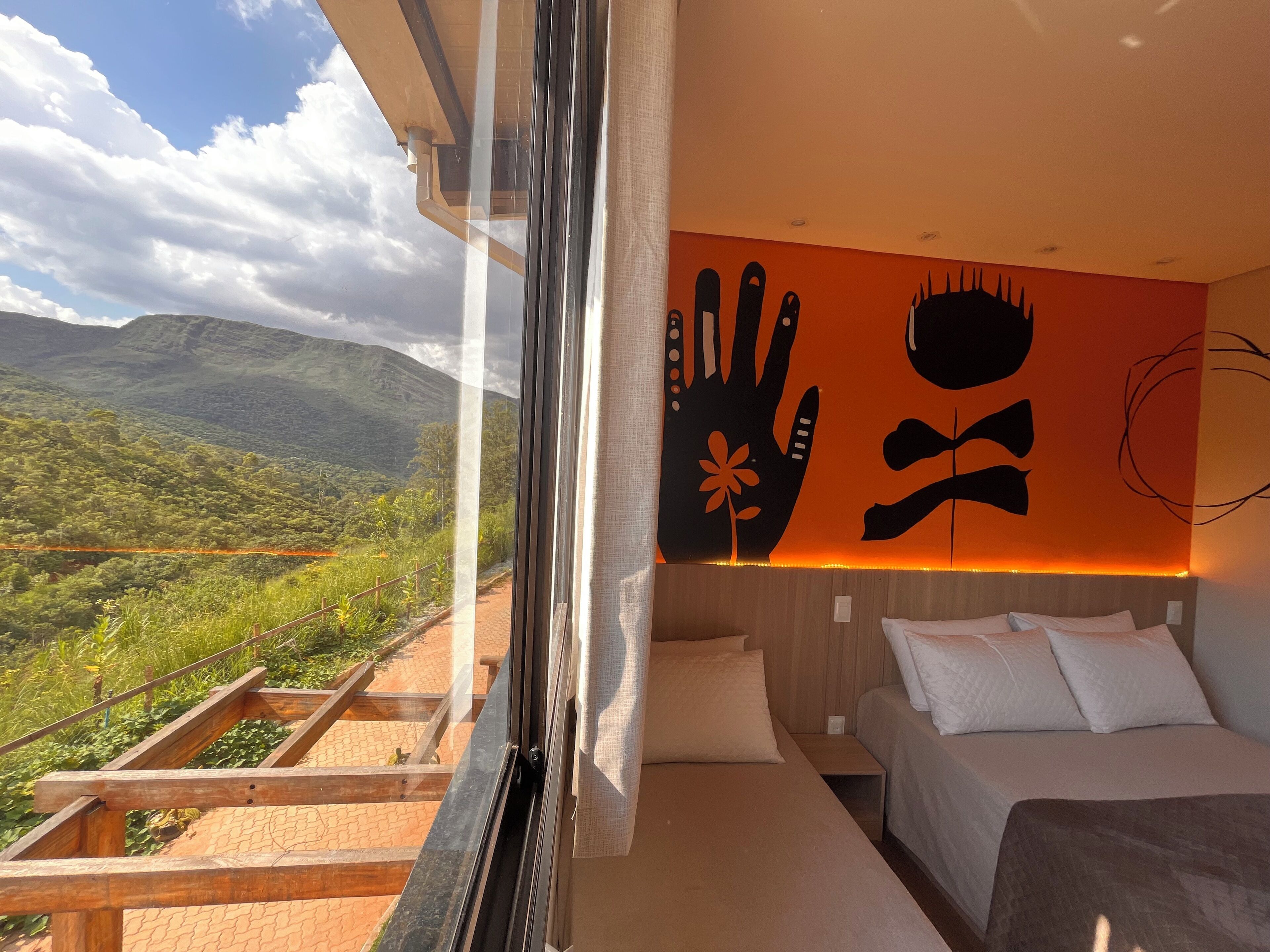 Suíte Triplo Calcita Laranja | Bộ đồ giường cao cấp, nệm có lớp đệm bông, trang trí khác biệt 