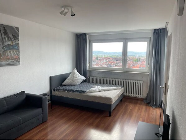 1 bedroom, iron/ironing board, WiFi, bed sheets - Im 13. Stock (Karlsruhe)