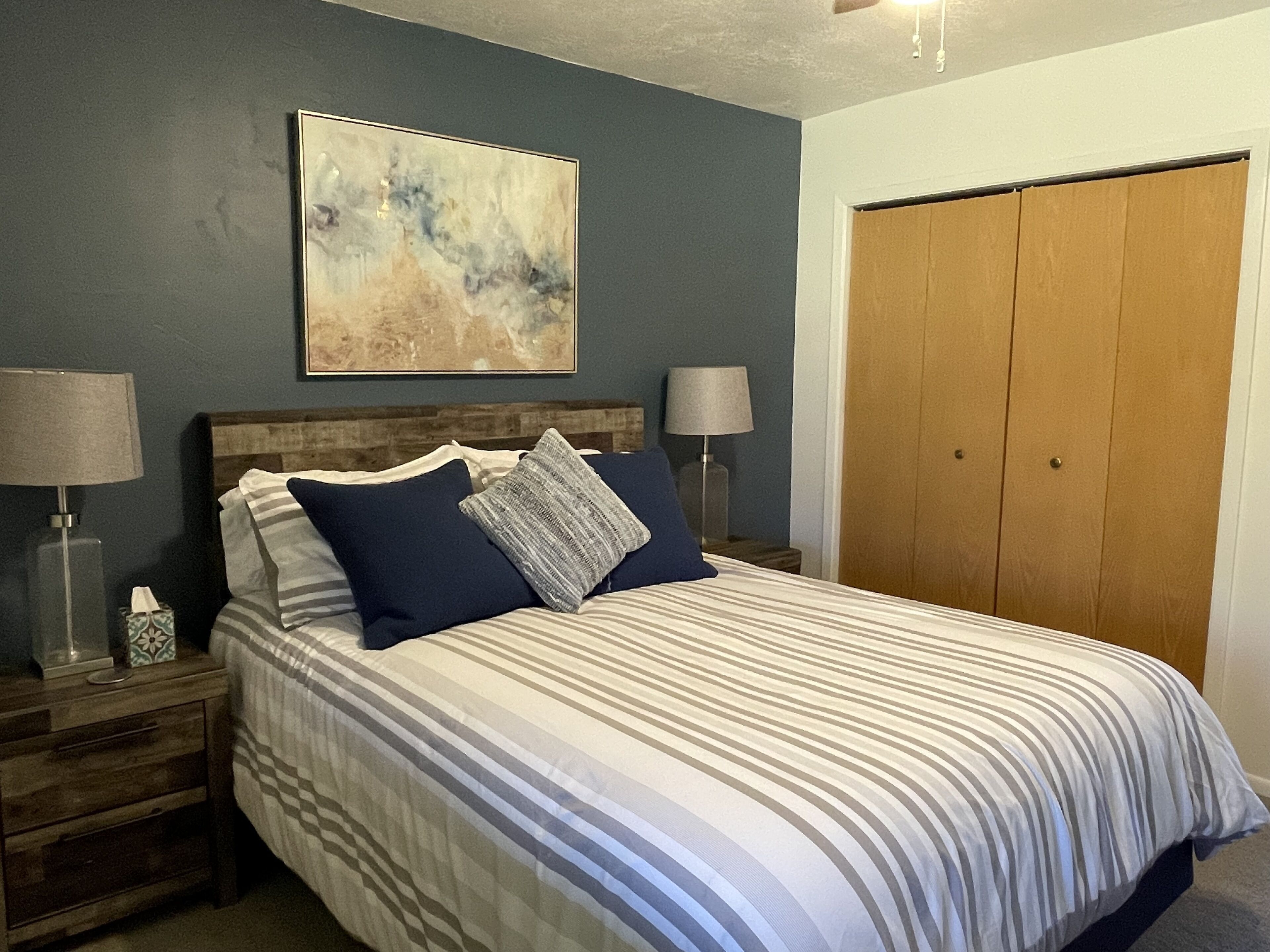 2 bedrooms, iron/ironing board, WiFi, bed sheets