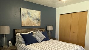 2 室のベッドルーム、アイロン / アイロン台、WiFi、ベッドシーツ