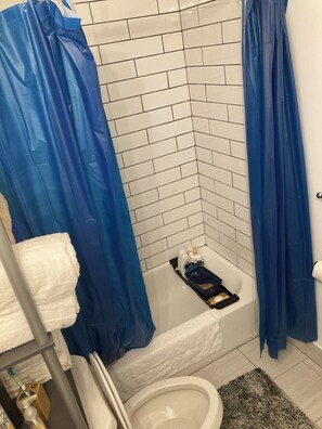 Hair dryer, towels, soap - Cozy Moments of Zen at your getaway home (Ferndale)