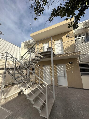 ¡Bienvenido a nuestros hermosos y nuevos apartamentos convenientemente ubicados!