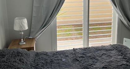 ¡Bienvenido a nuestros hermosos y nuevos apartamentos convenientemente ubicados!