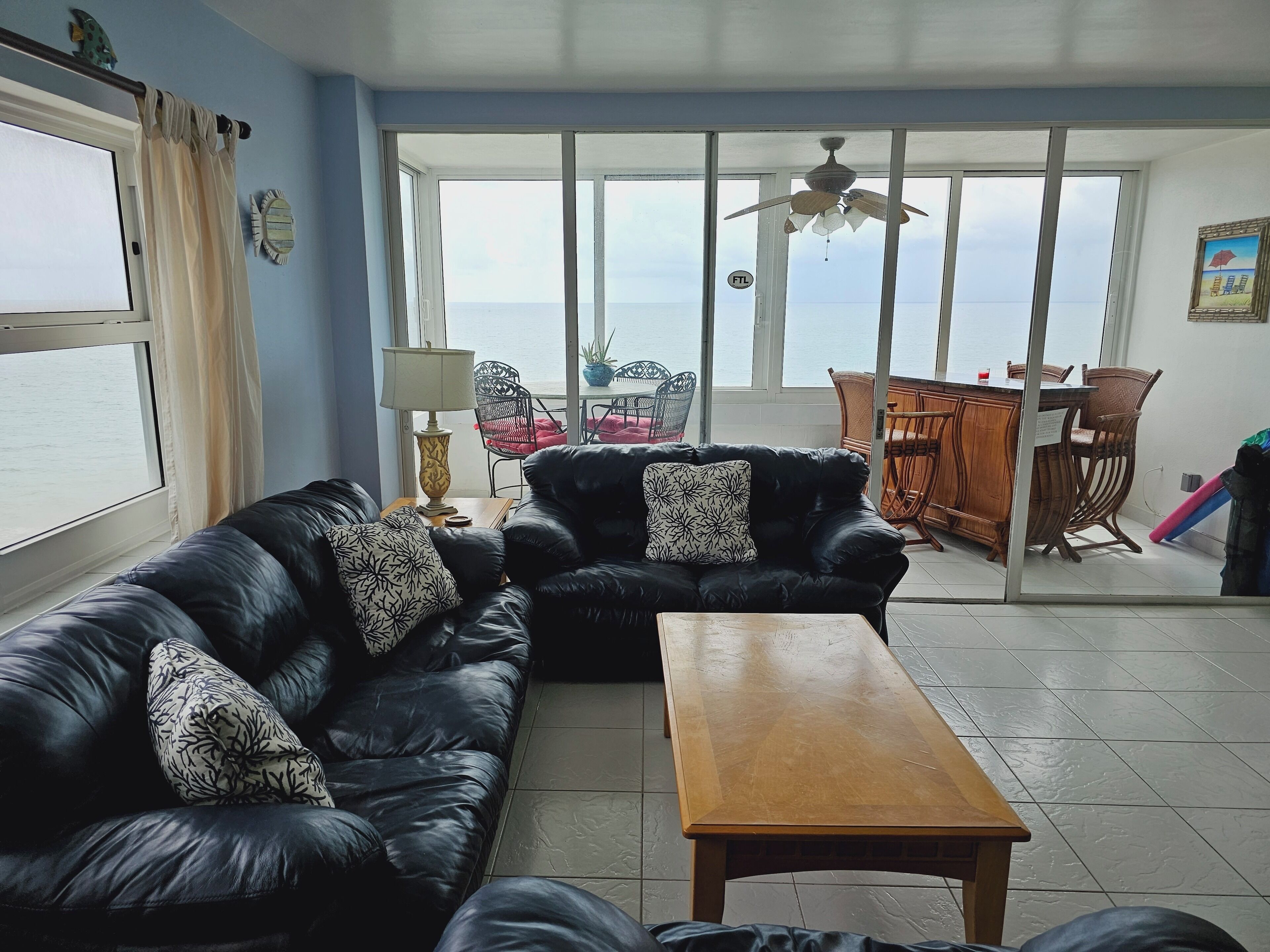 Smart TV, DVD player, books, offices