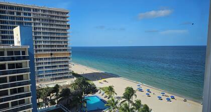 Lovely Beachfront Condo overlooking the Ocean, private jacuzzi, balcony & pool