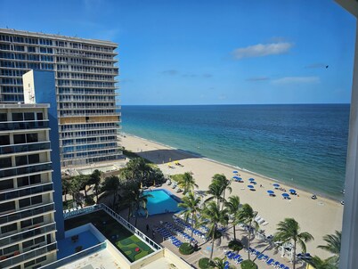 Lovely Beachfront Condo overlooking the Ocean, private jacuzzi, balcony & pool