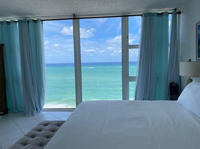 Lovely Beachfront Condo overlooking the Ocean, private jacuzzi, balcony & pool