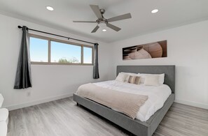 4 bedrooms, desk, iron/ironing board, travel crib