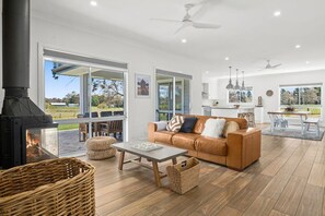 Living area - Country House Getaway in the Southern Highlands (Bundanoon)