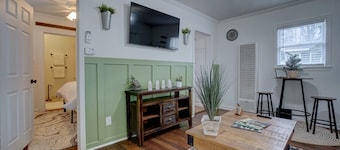 Cozy little cottage W/ private yard in town