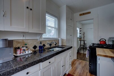 Cozy little cottage W/ private yard in town