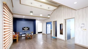 Family House | Living area - olle-house (Jeju City)