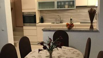 Apartment, Smoking | 3 bedrooms