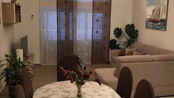 Apartment, Smoking | 3 bedrooms