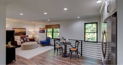 Charming Lakefront Apartment