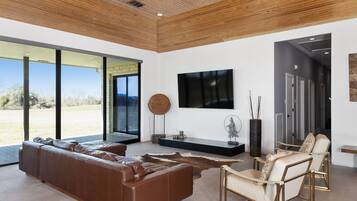 智能电视、壁炉、电子游戏、电脑显示器