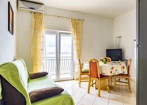 Apartment | 1 bedroom - Domagoj - on the Beach - A3 Bijeli 2 2 (Karlobag)