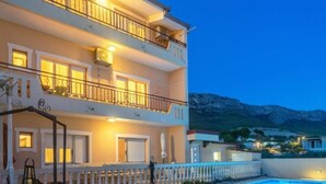 Apartment - Apartments Dava - With Pool (Kastela)