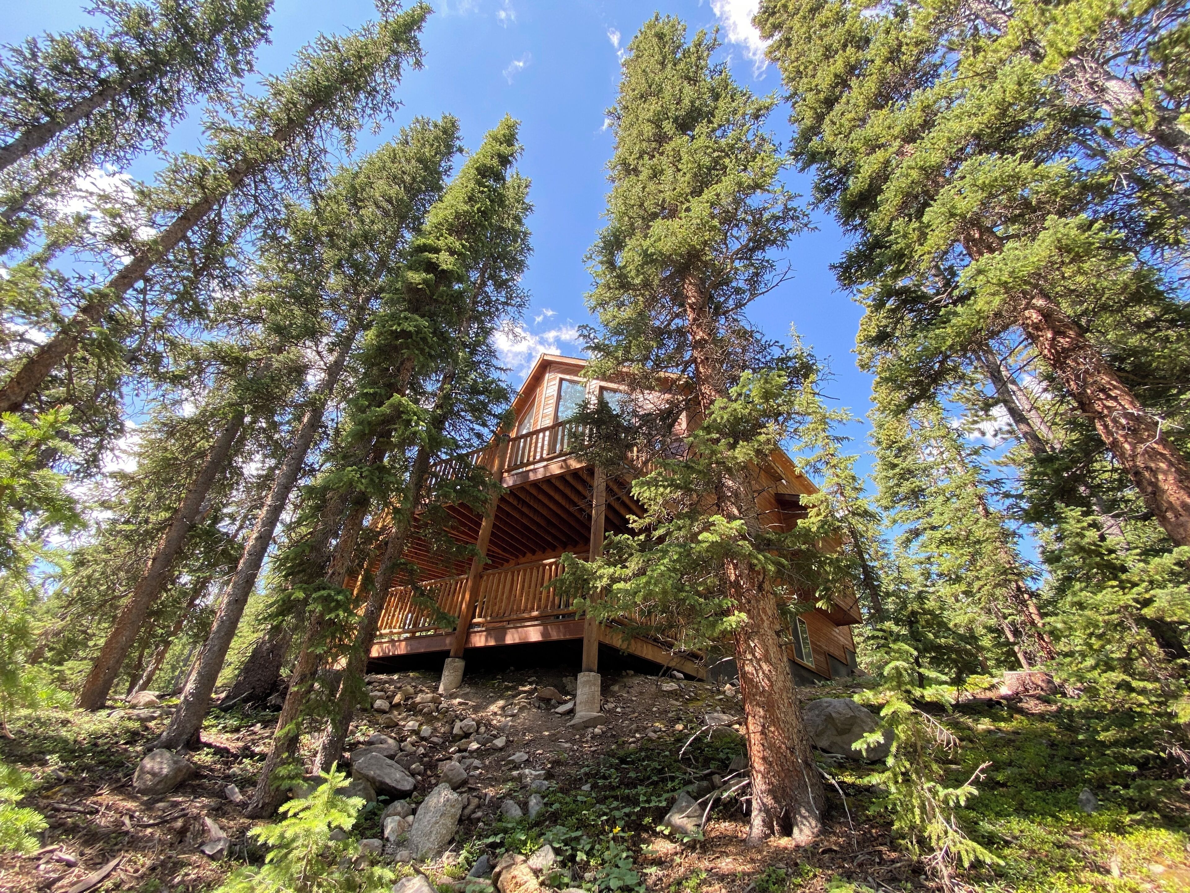 New! 4BR/3Bath, Pet Friendly Home w/ Hot Tub - Bobcat Lodge
