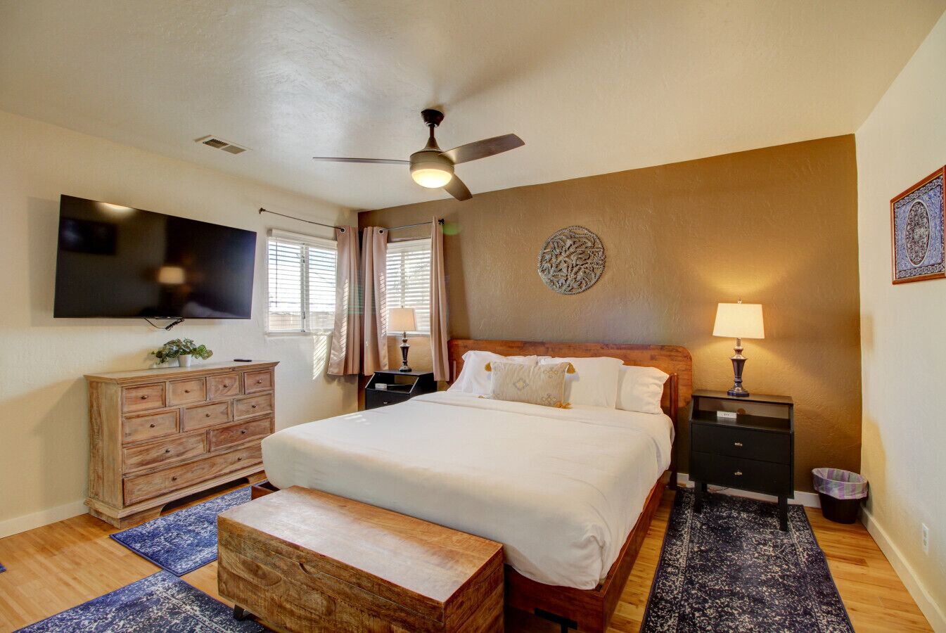 3 bedrooms, desk, iron/ironing board, free WiFi