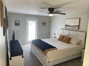 3 habitaciones, tabla de planchar con plancha, wifi y ropa de cama