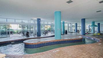 Piscine couverte, piscine extérieure