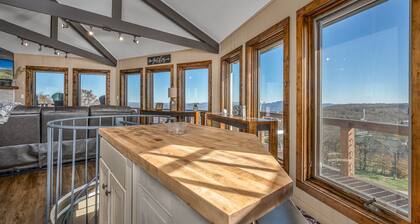 Best Location!!! SLOPESIDE! Mountain View’s! Walk to restaurants!