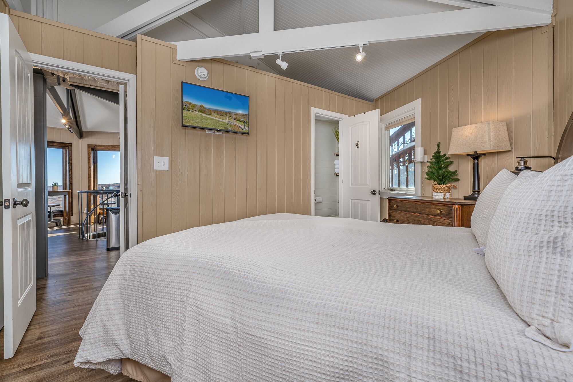 3 chambres, coffre-fort, fer et planche à repasser