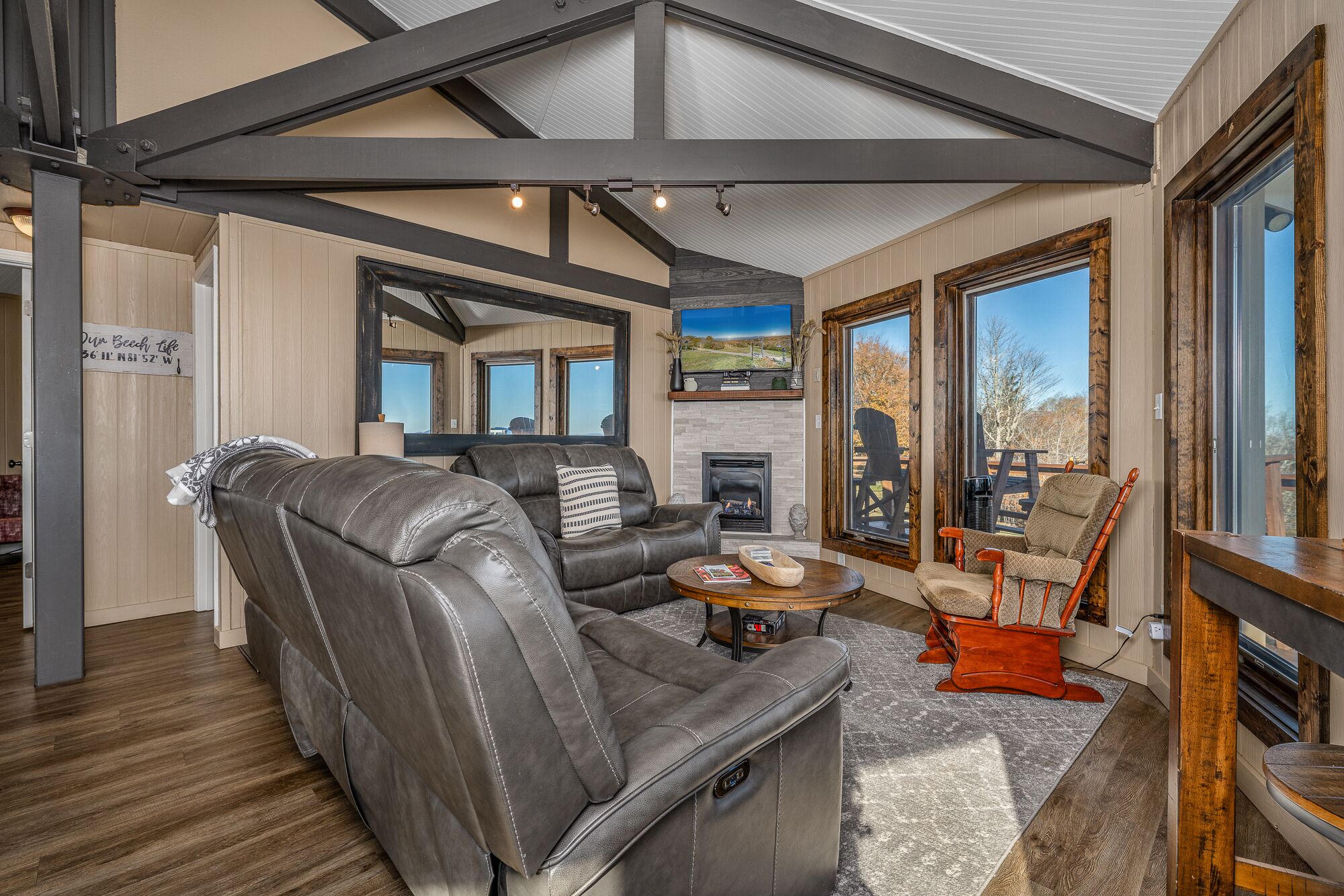 Smart TV, fireplace, books, stereo