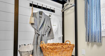 Shamrock by the Sea: Hot Tub, Arcade, Basketball