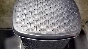 A trash bin with a textured lid and a foot pedal. - hotel 51b (Bogotá)