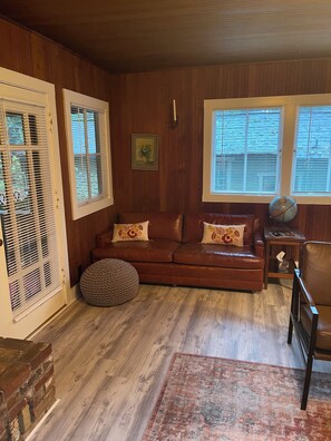 电视、书、电脑显示器