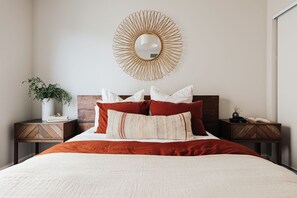 4 bedrooms, iron/ironing board, WiFi, bed sheets