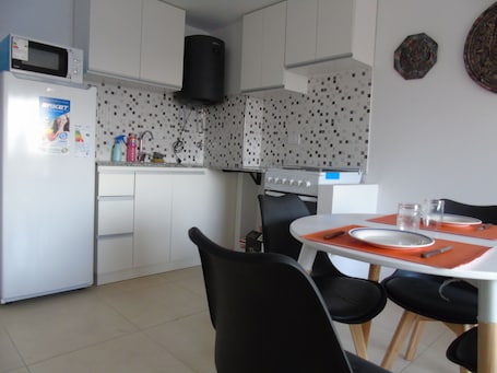 Refrigerador, microondas, horno, tetera/pava eléctrica